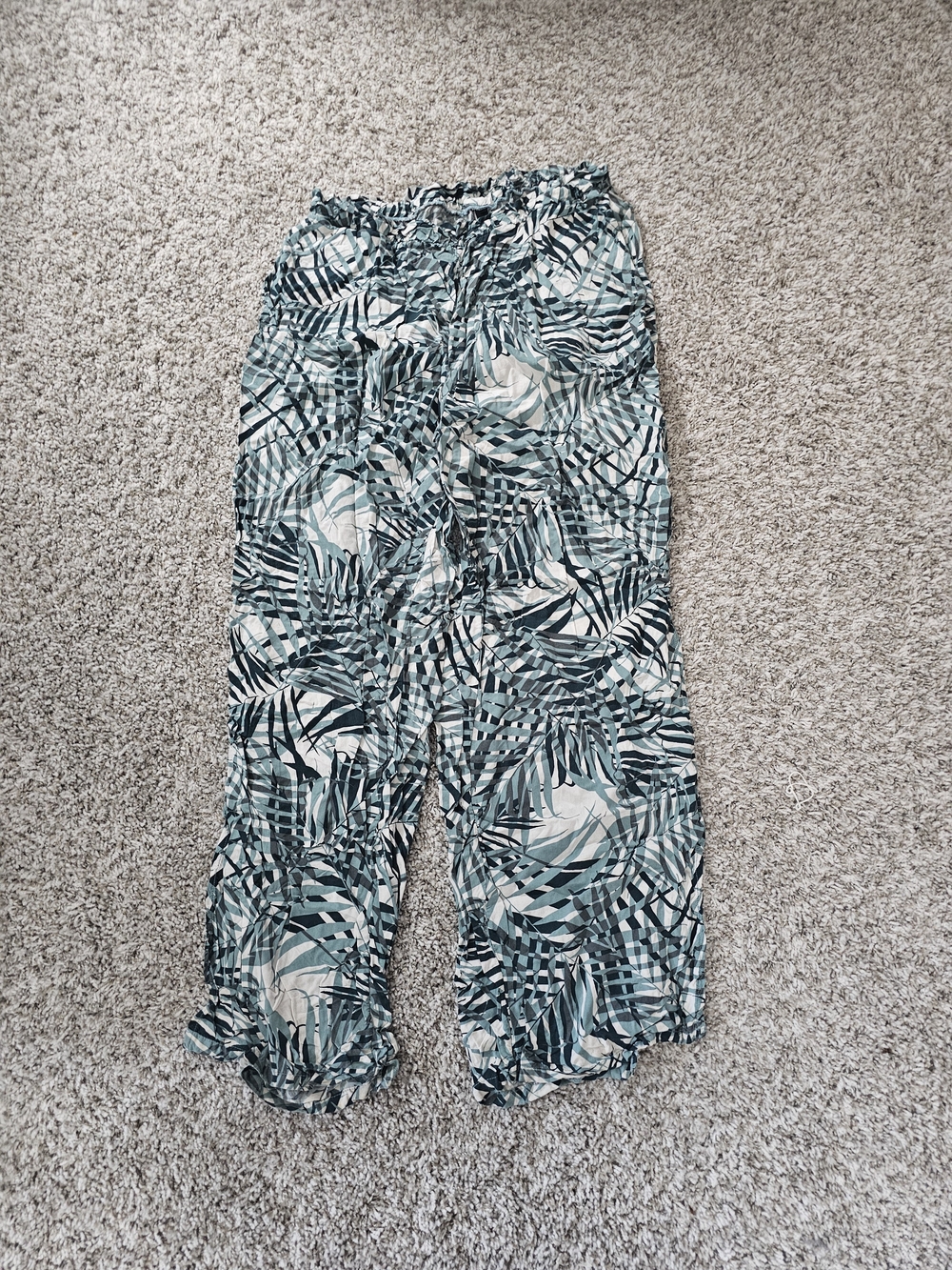 AdoreMe Women’s Green Leaf Print Wide-Leg Pants